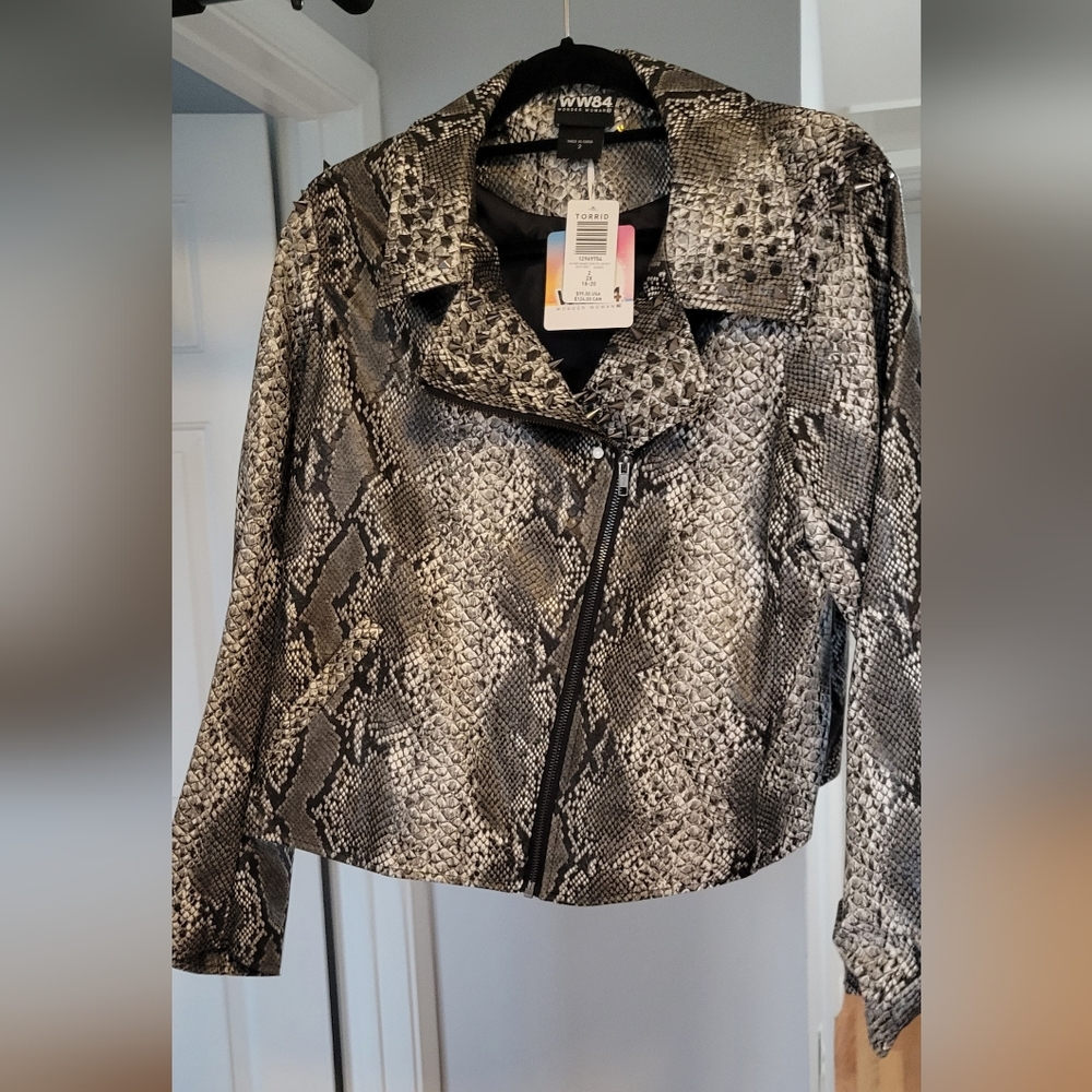 Torrid WW84 cropped faux snakeskin jacket